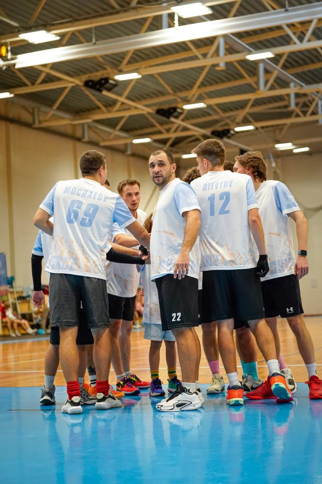 A tight indoor huddle before a point.